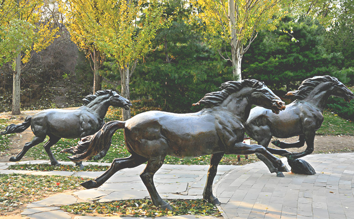 廣場(chǎng)銅馬雕塑——駿馬奔騰 ，鑄就永恒