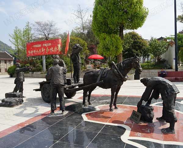 定制一座大型銅雕塑價格大致為多少？