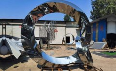 不銹鋼景觀雕塑有哪些特點(diǎn)和優(yōu)勢(shì)？